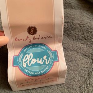 Flour setting powder